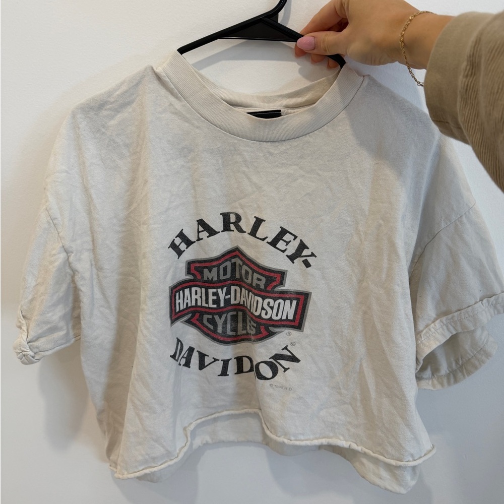 Vintage 1996 Harley-Davidson White Tee with Black and Red Shield Logo